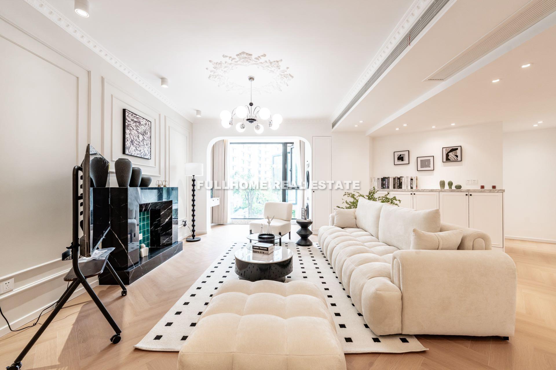 Same compound: Moon River, 3 bedrooms in Shanghai