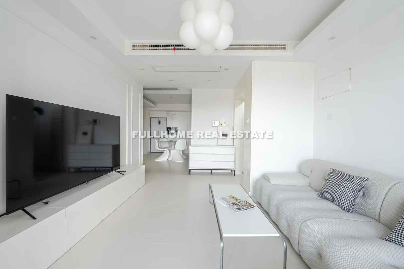 Same compound: Sunny Flower City, 2 bedrooms in Shanghai