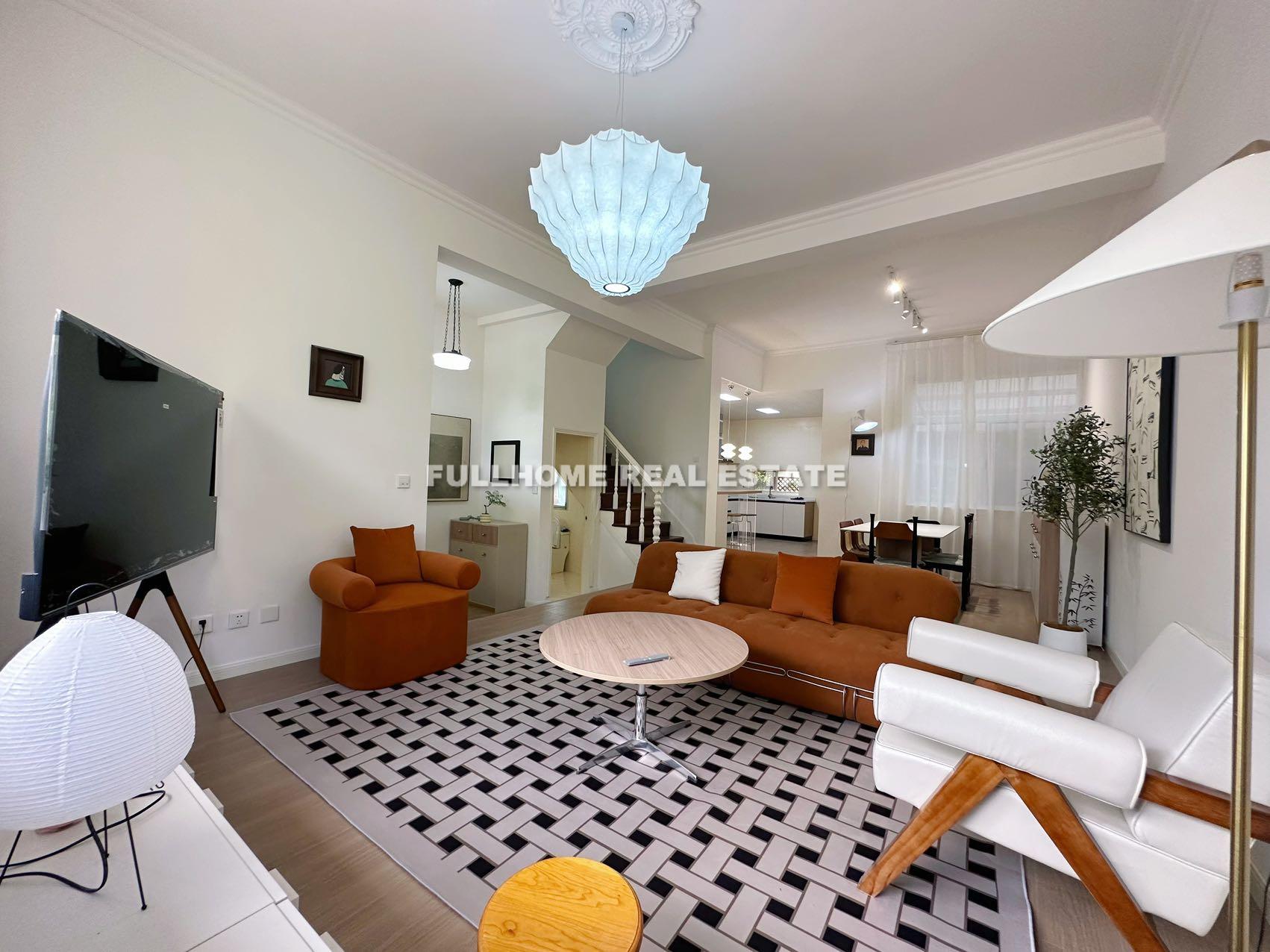 Same compound: New Rainbow Asia Garden Villas, 4 bedrooms in Shanghai