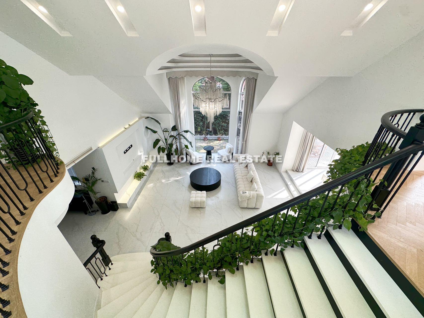 Same compound: Emerald Villas, 5 bedrooms in Shanghai