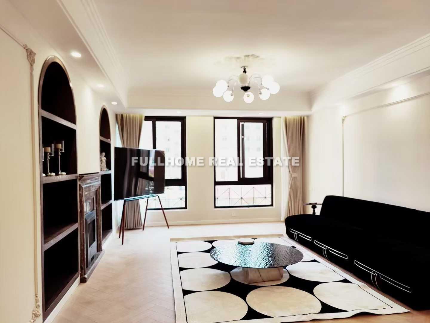 King Plaza - 4 bedroom apartment in Shanghai, Xujiahui, Downtown