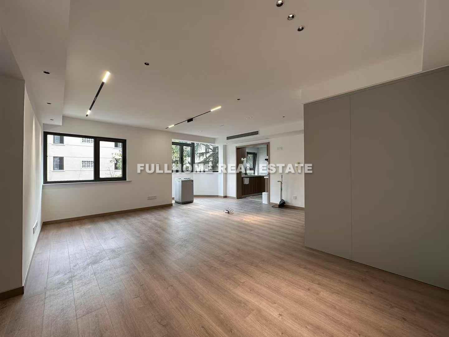 Same compound: Prince Mansion, 2 bedrooms in Shanghai