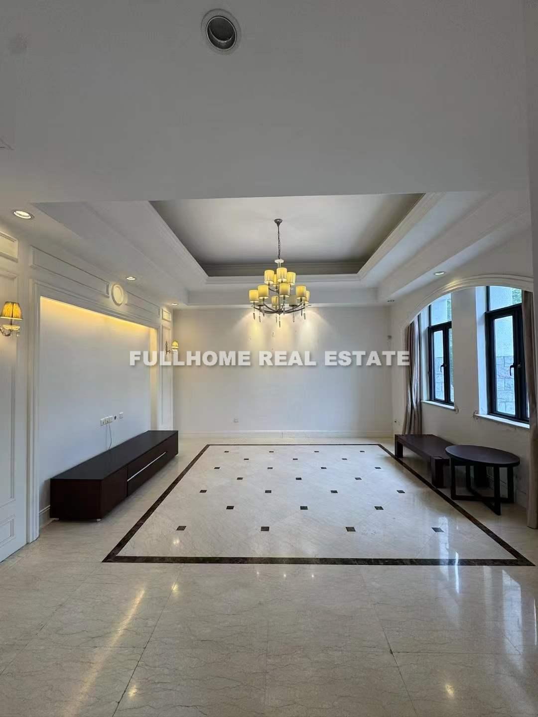 Same compound: Eastern Villa, 4 bedrooms in Shanghai