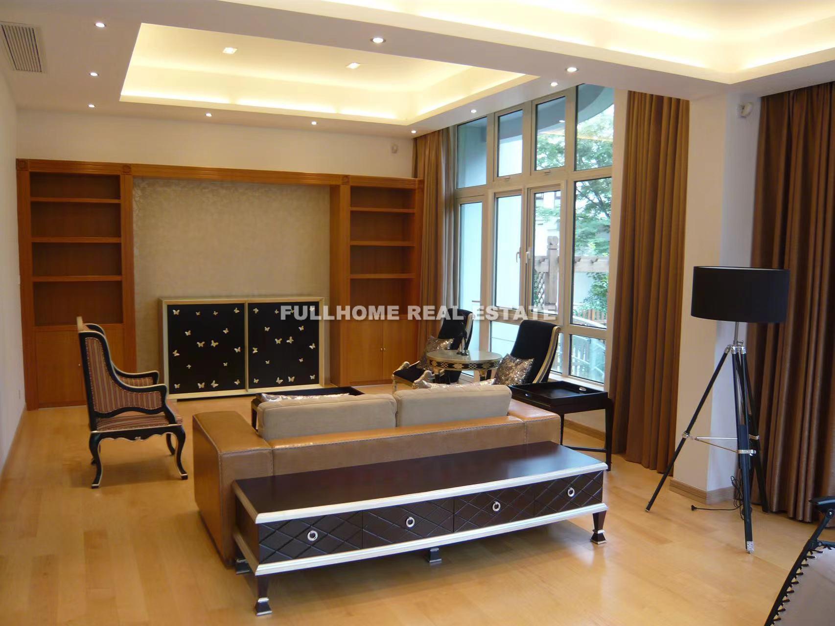 Same compound: Sego Villa, 4 bedrooms in Shanghai