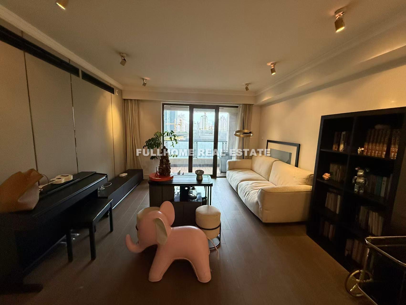 Same compound: Lakeville Regency, 2 bedrooms in Shanghai