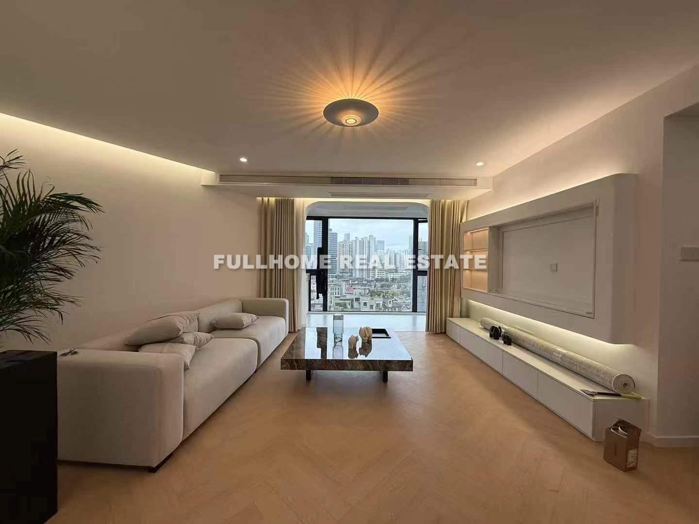 Same compound: Jingan Hebin Garden, 3 bedrooms in Shanghai