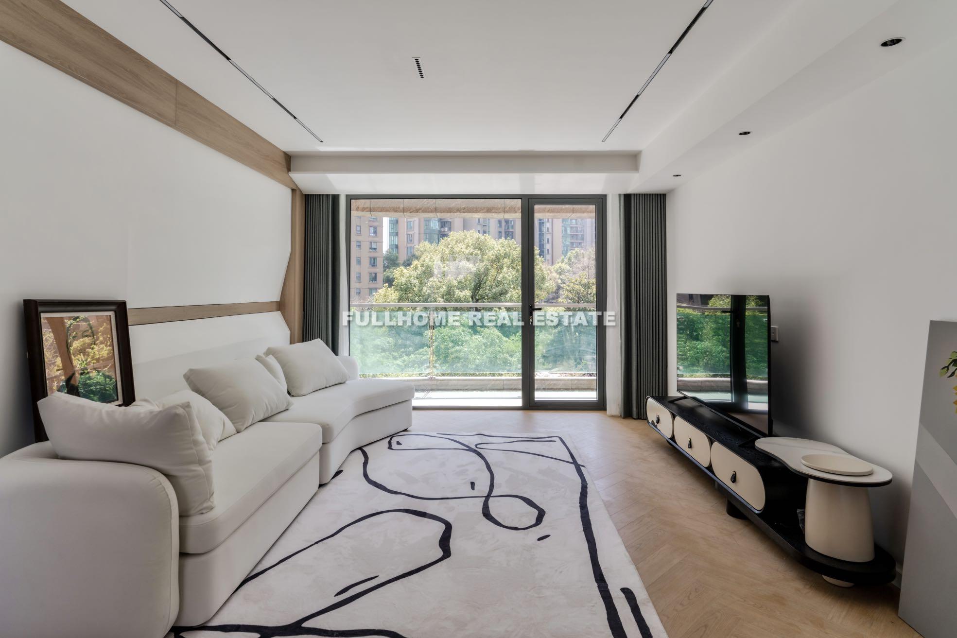 Similar property: LaDoll International City, 3 bedrooms, 155 sqm in Shanghai