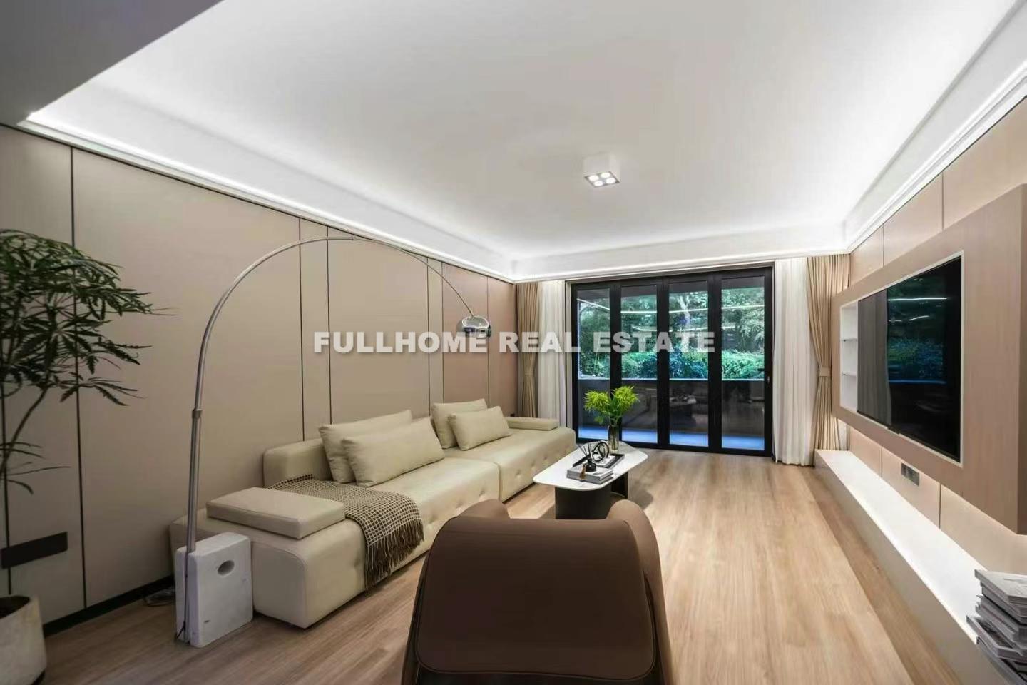 Same compound: Jingan Sunshine City, 3 bedrooms in Shanghai
