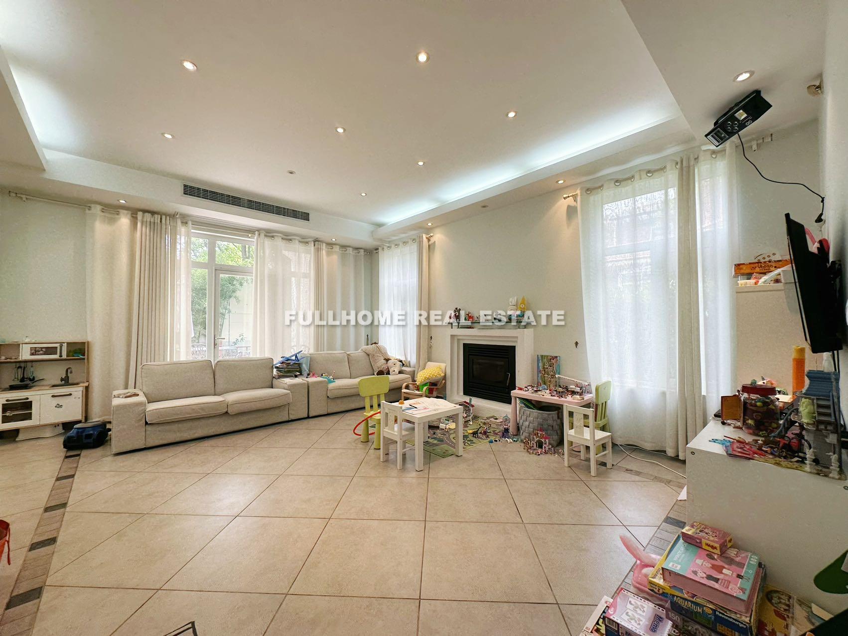 Similar property: Violet Country Villa, 4 bedrooms, 320 sqm in Shanghai
