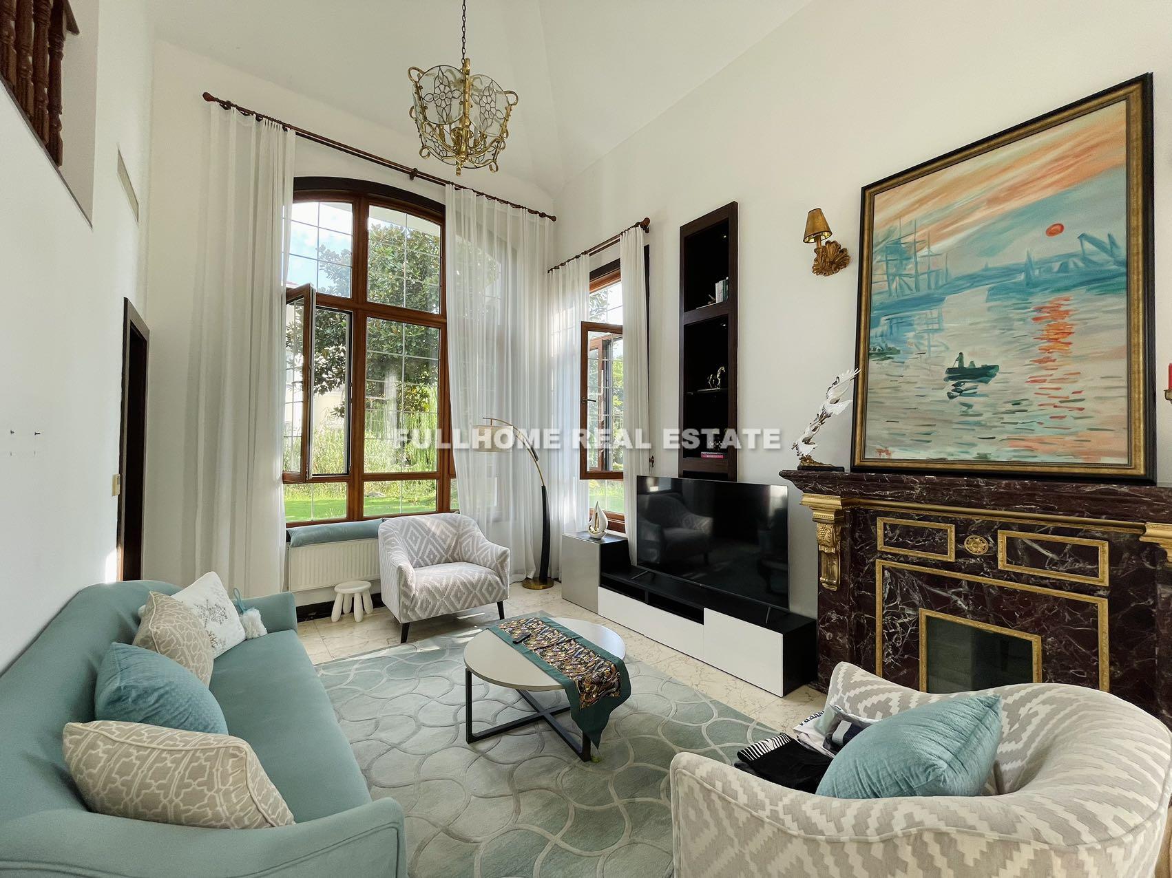 Same compound: Forest Manor, 4 bedrooms in Shanghai