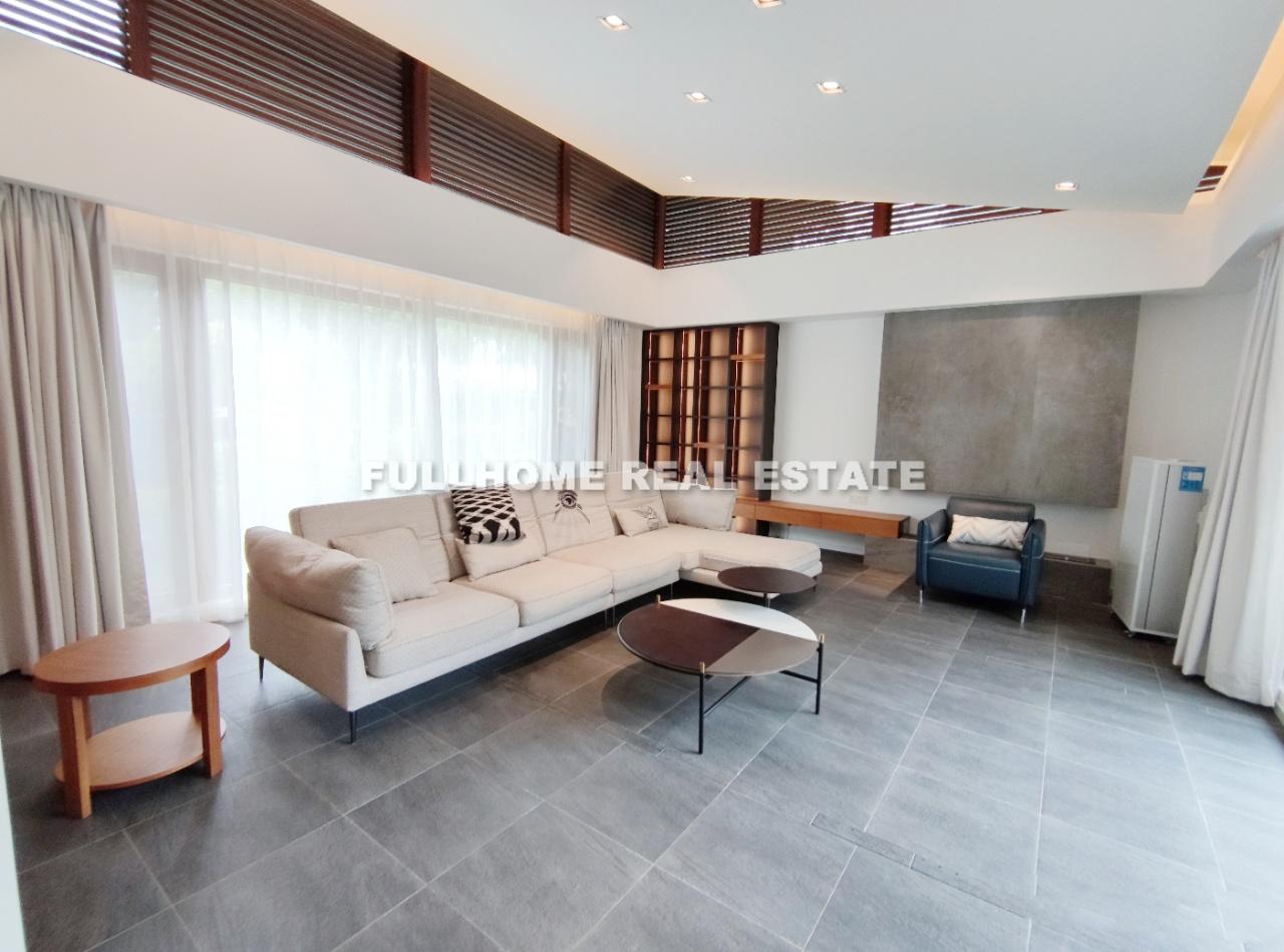 Same compound: Lakeside Ville, 6 bedrooms in Shanghai