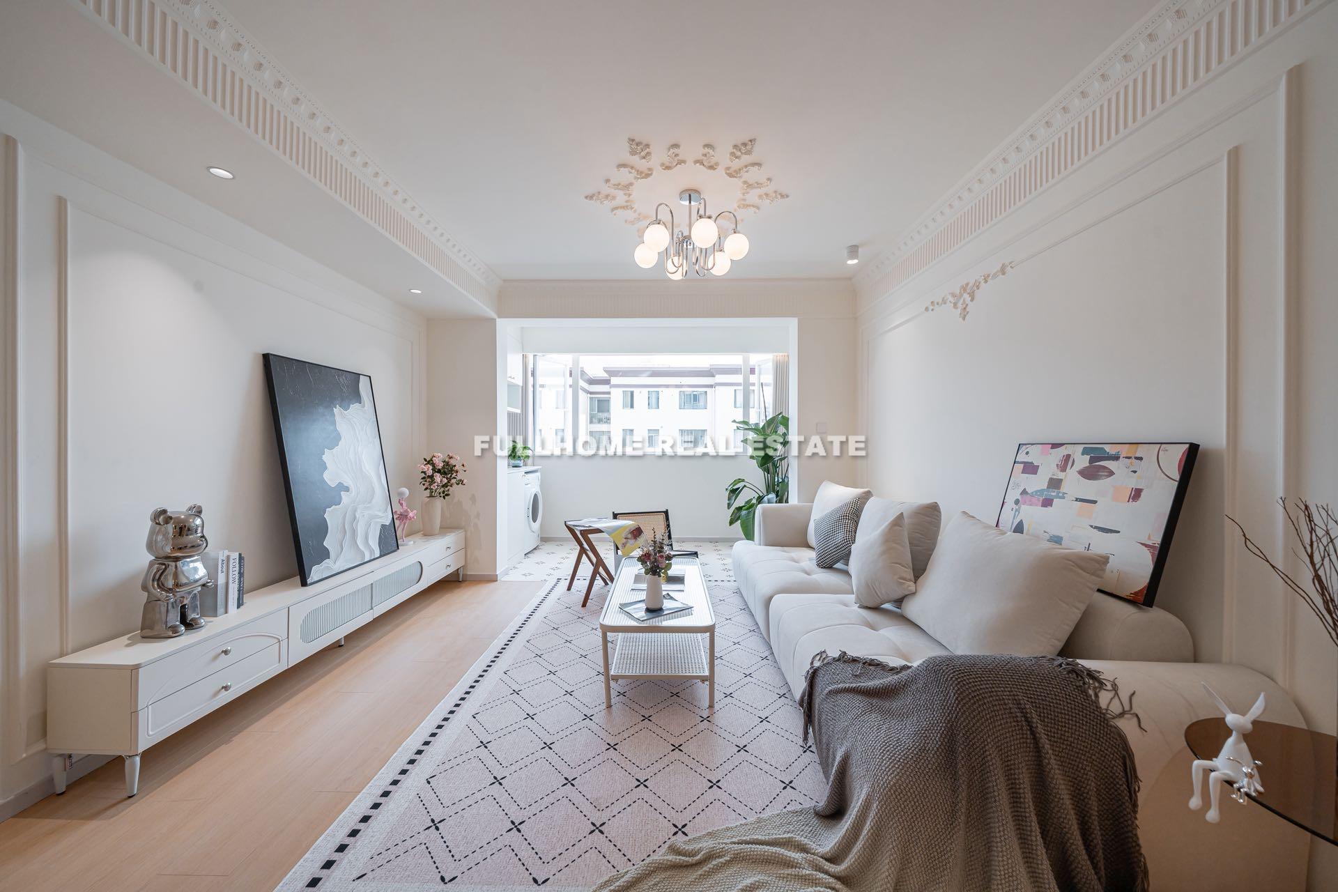 Same compound: Jiarui Garden, 3 bedrooms in Shanghai