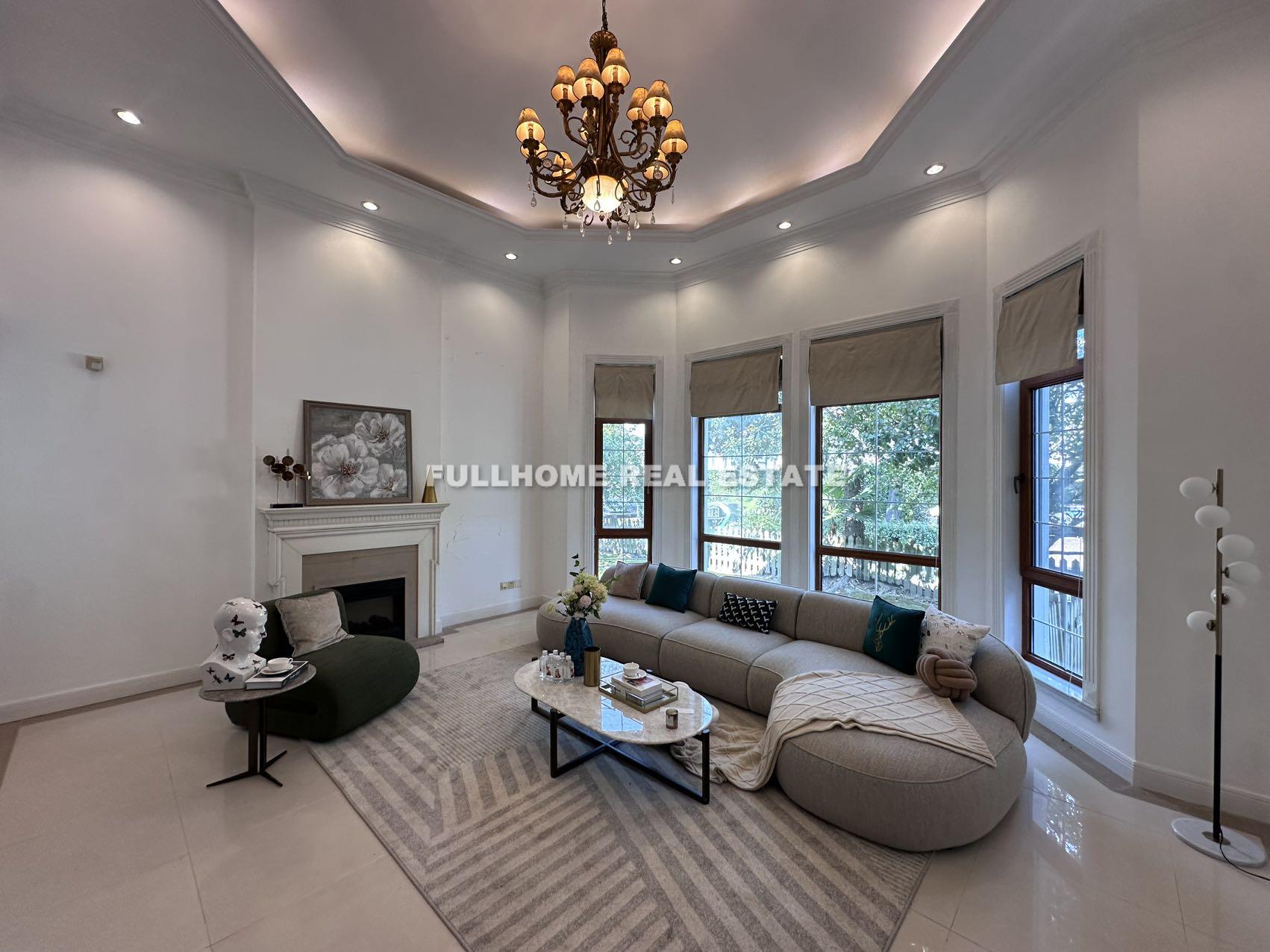 Same compound: Forest Manor, 5 bedrooms in Shanghai