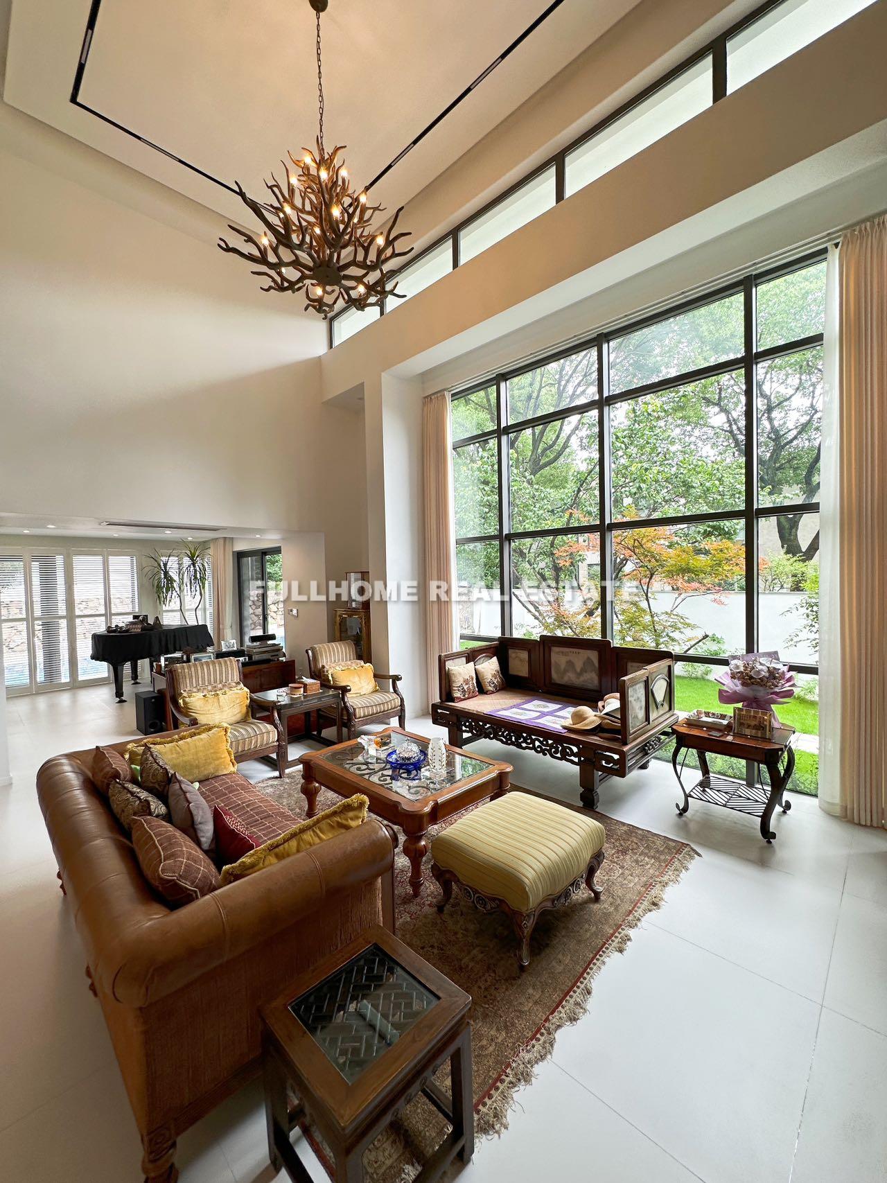 Same compound: Modern Villa, 5 bedrooms in Shanghai