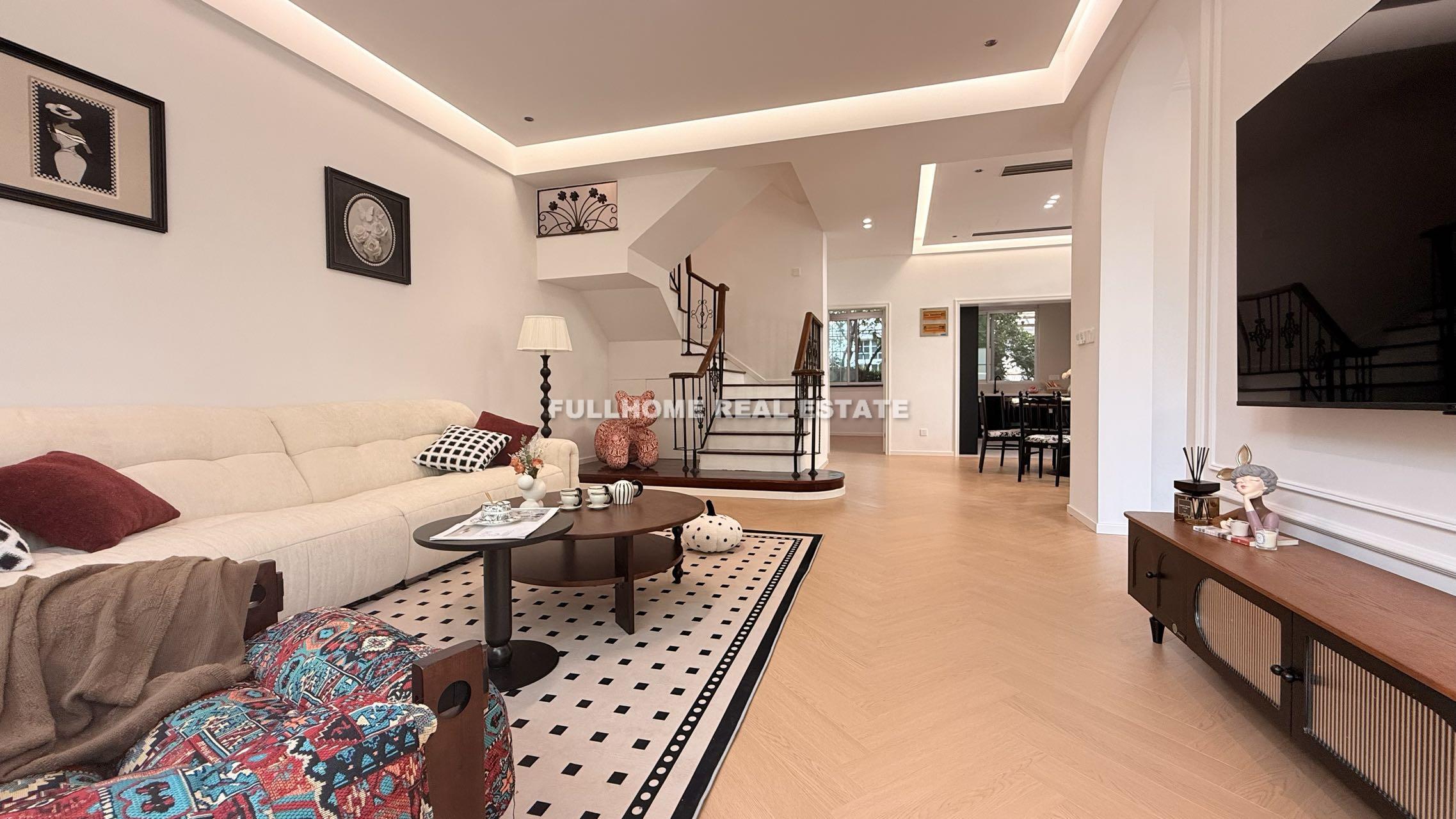 Same compound: An Sheng Villas / Prosperity Villa, 5 bedrooms in Shanghai