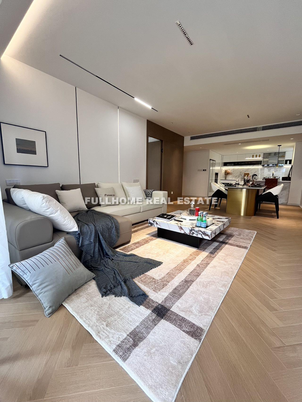 Same compound: Lakeville Regency, 3 bedrooms in Shanghai