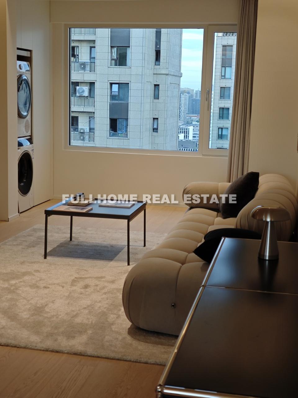 Same compound: Central Mansion, 3 bedrooms in Shanghai