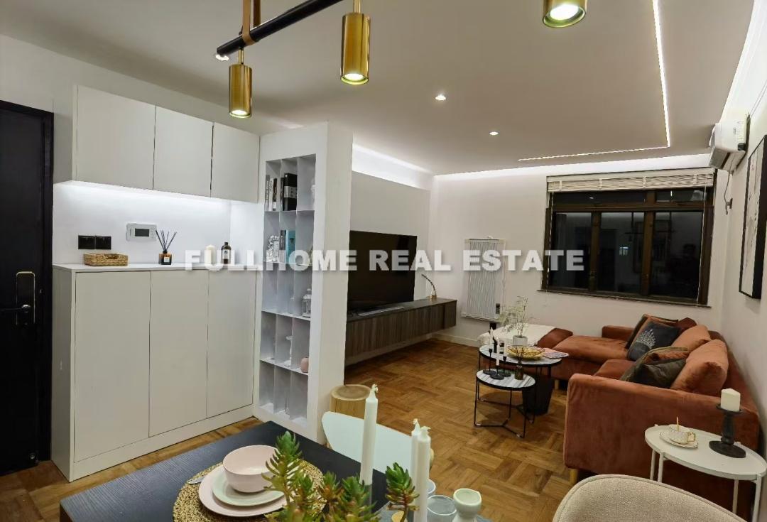 Same compound: Haihua Garden, 2 bedrooms in Shanghai