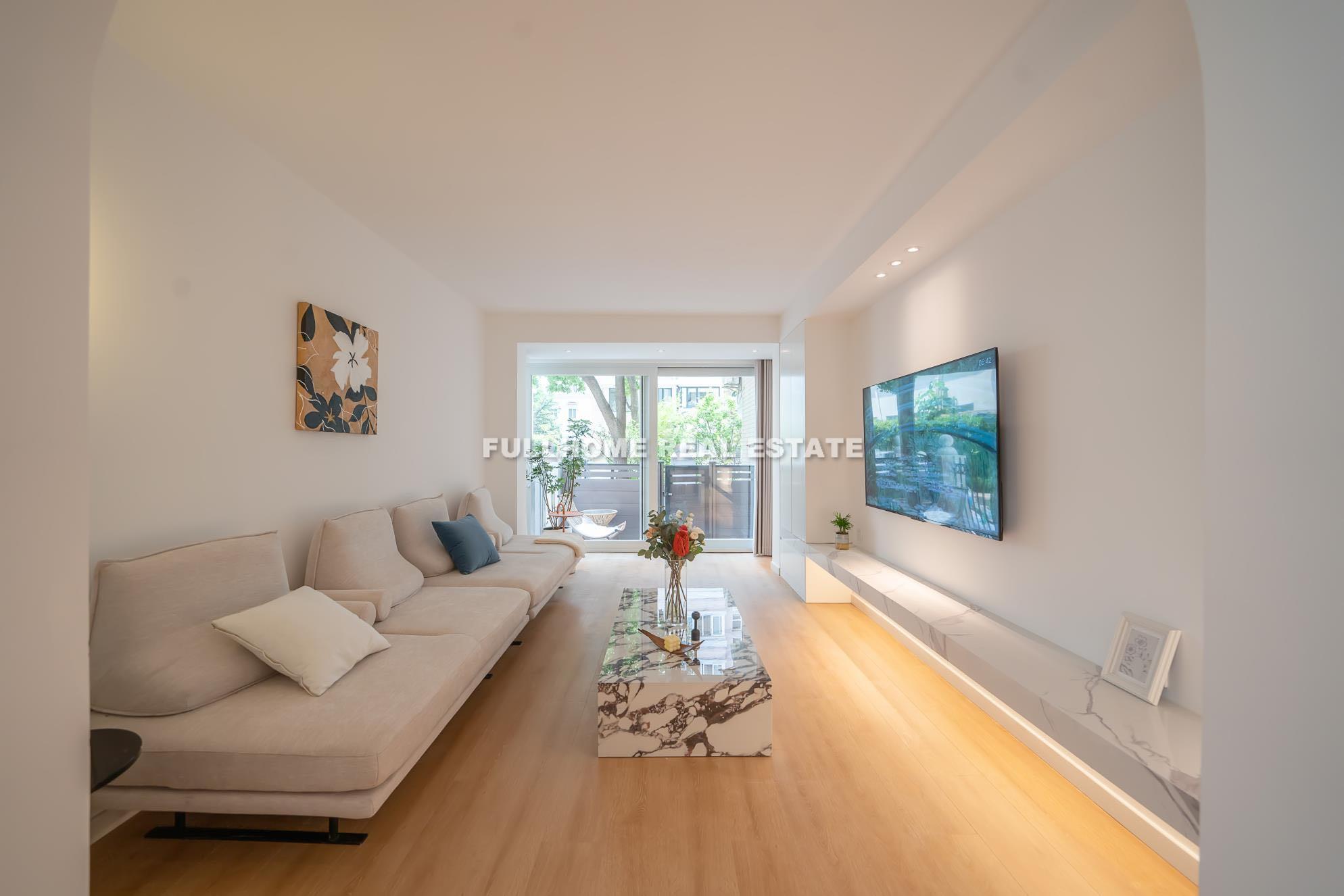 Same compound: Yin Du Apartment, 2 bedrooms in Shanghai