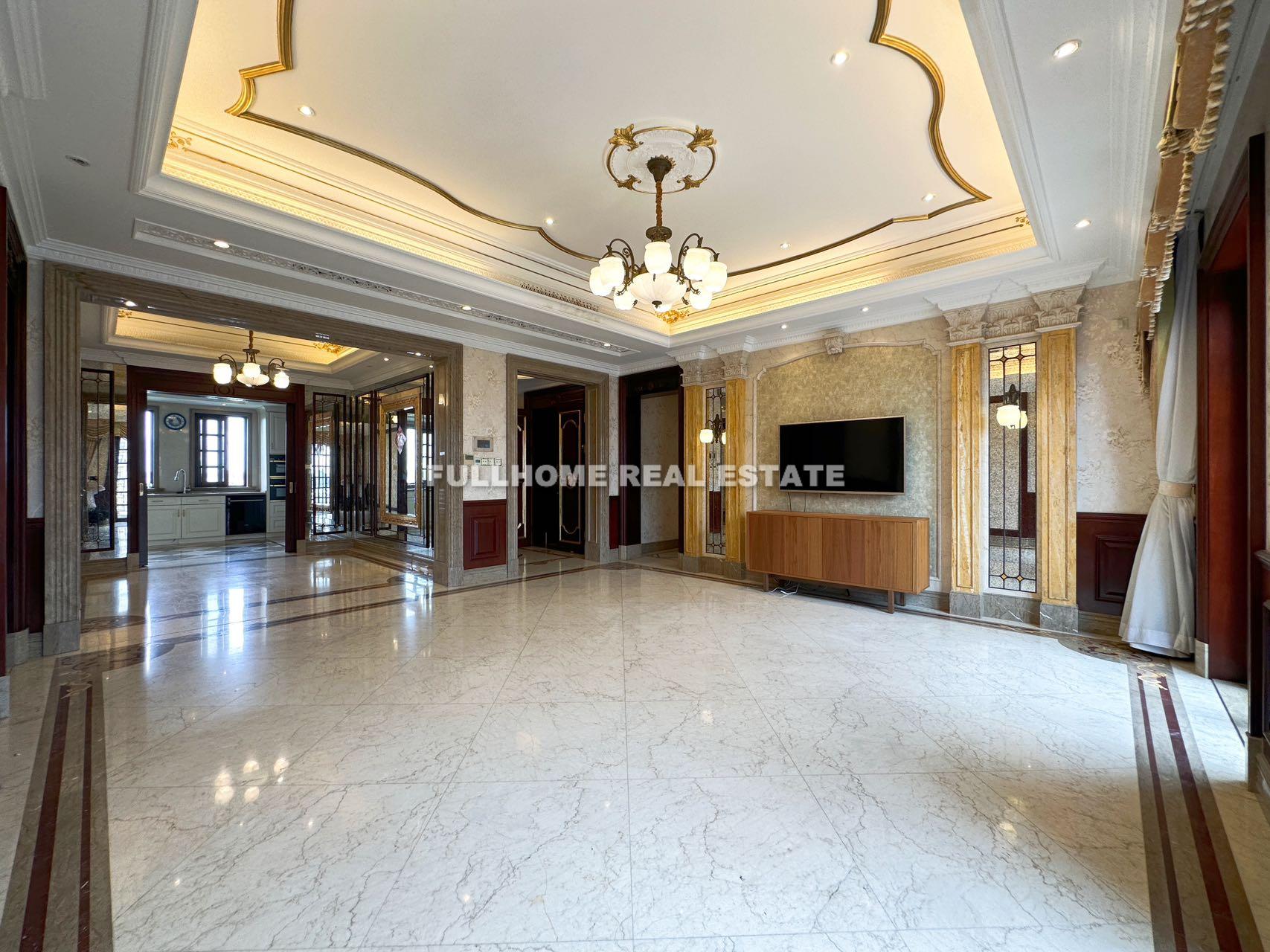 Same compound: Madrid Villa, 4 bedrooms in Shanghai