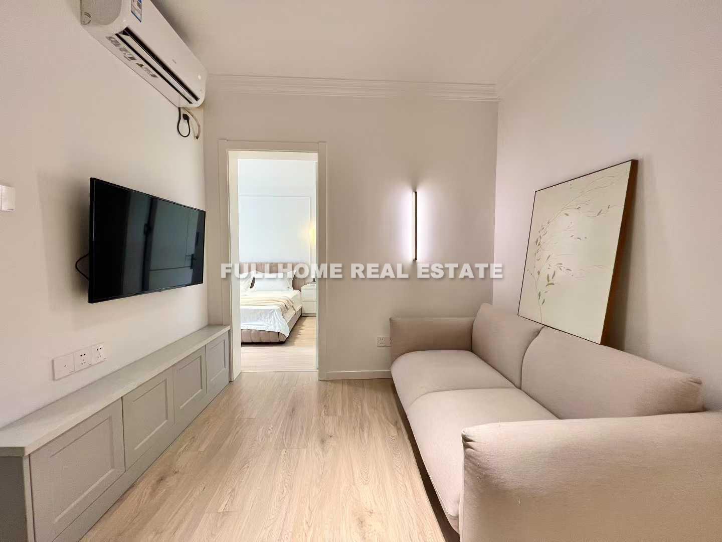 Hong Nan Building - 1 bedroom apartment in Shanghai, Downtown, Downtown