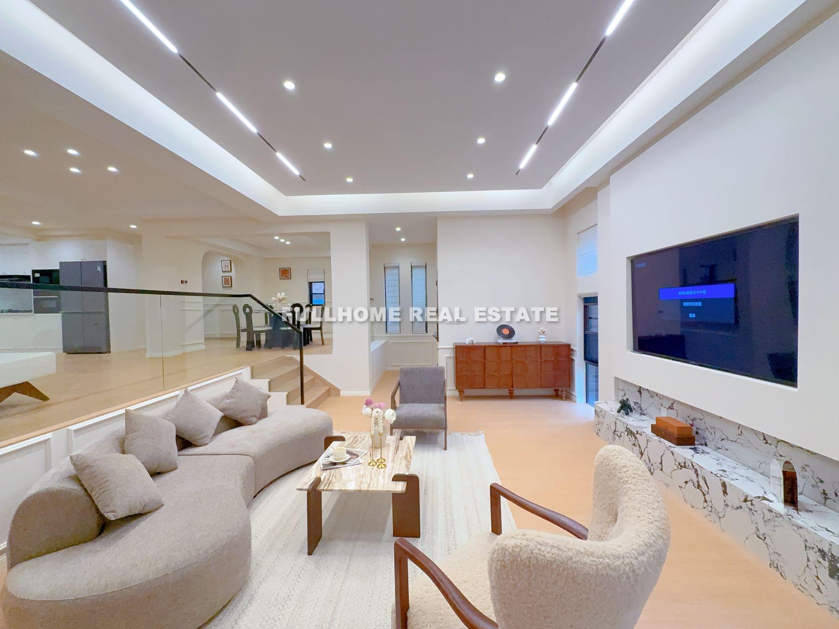 Same compound: Dream House, 4 bedrooms in Shanghai