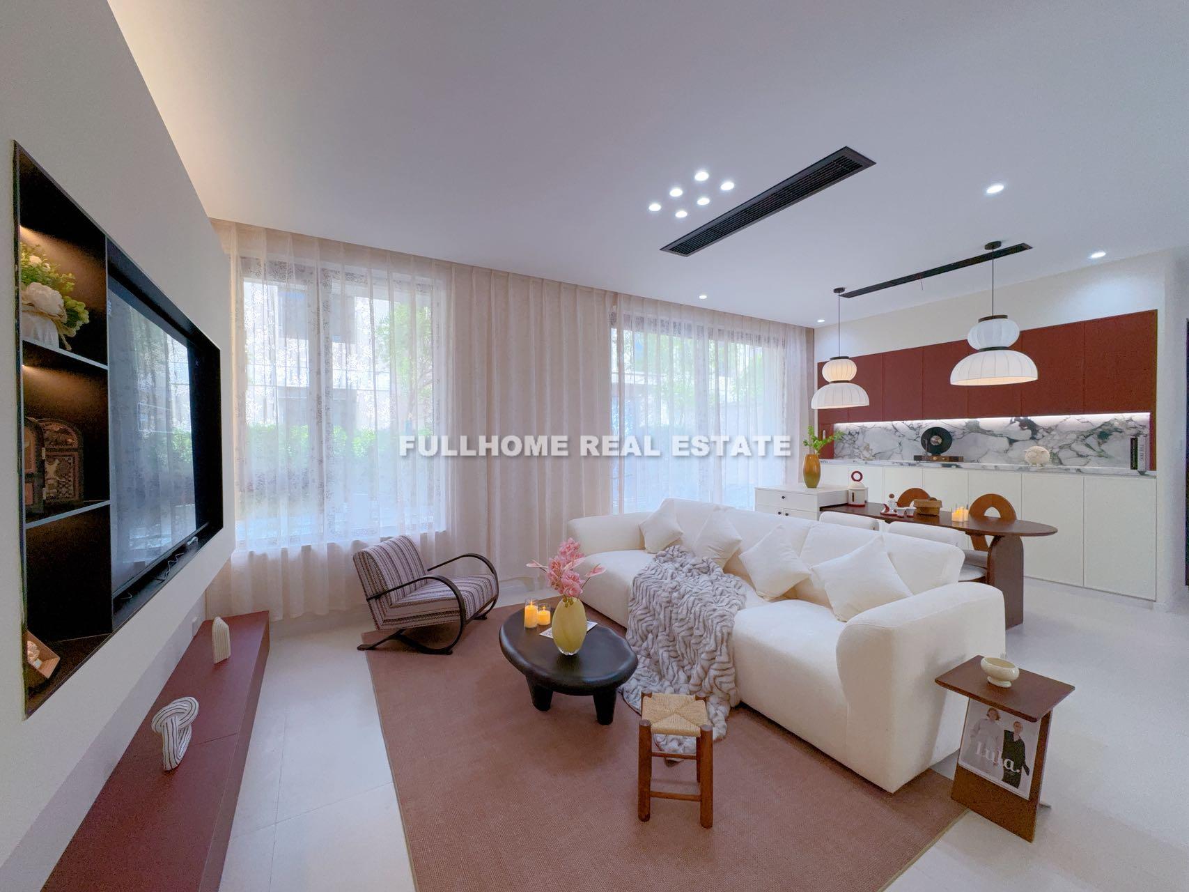 Similar property: KINGDOM PALACE, 4 bedrooms, 355 sqm in Shanghai