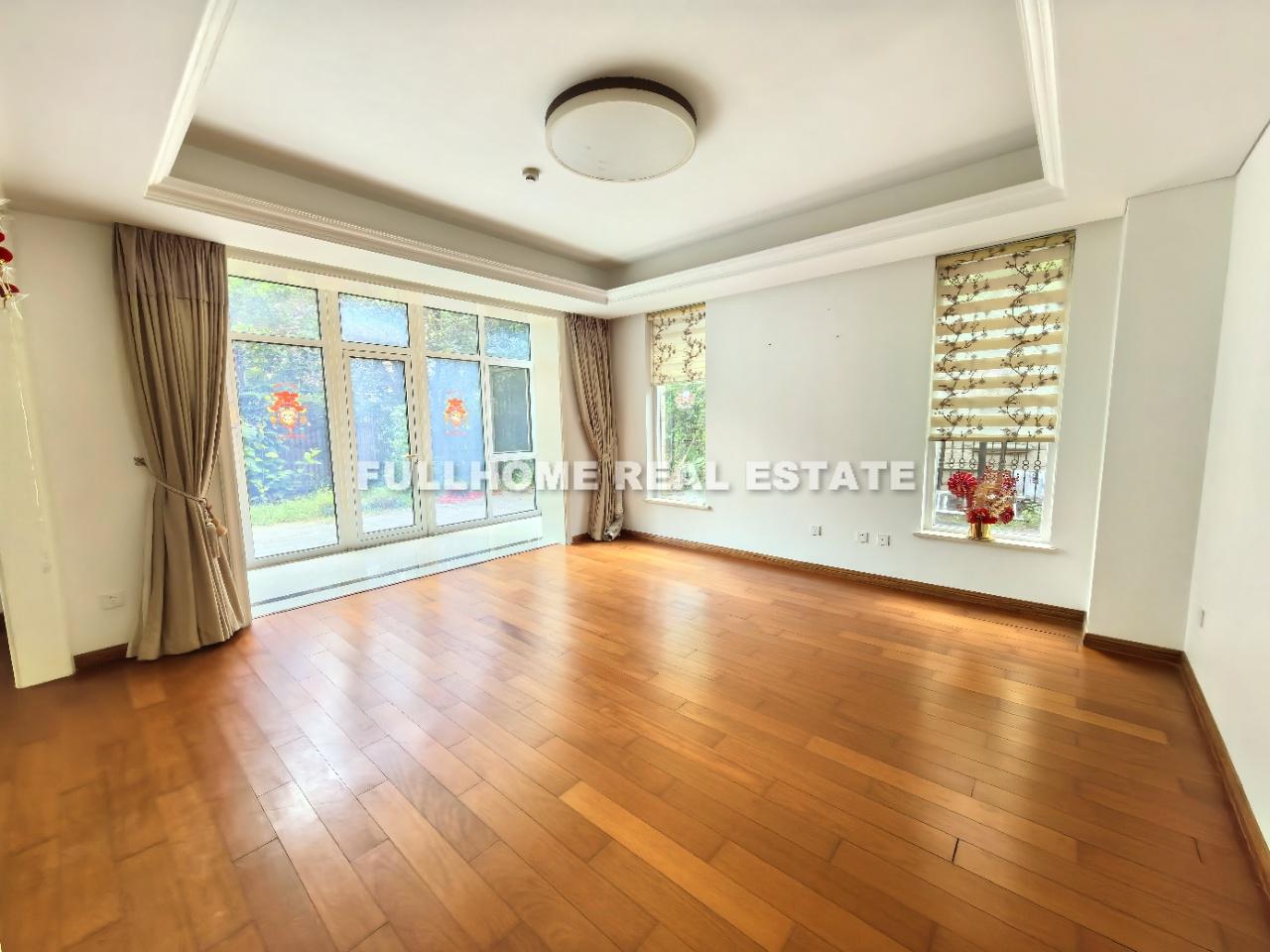 Same compound: Grand Hills, 5 bedrooms in Beijing