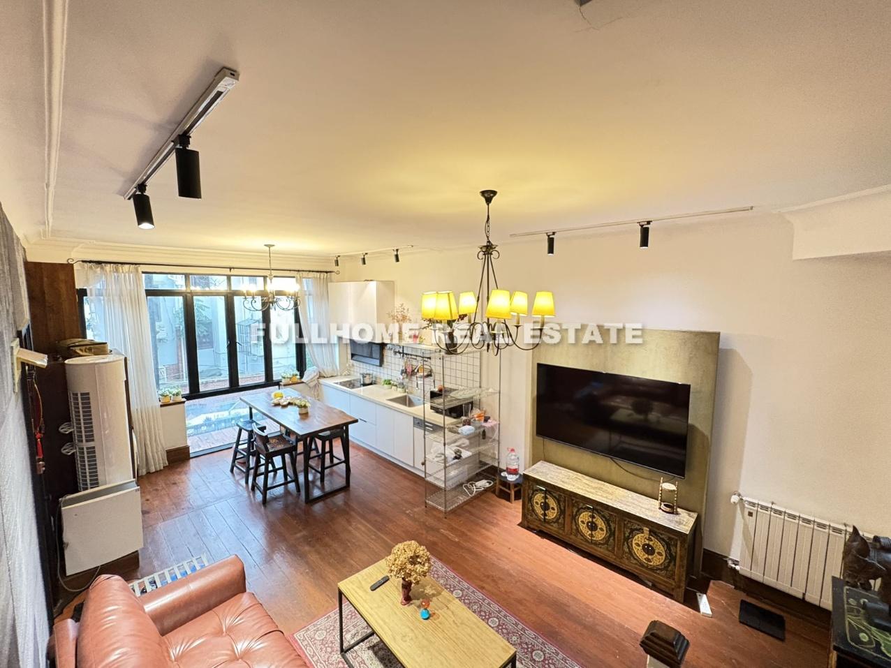Similar property: Lane 1-300 Yongjia Road Old House , 3 bedrooms, 150 sqm in Shanghai