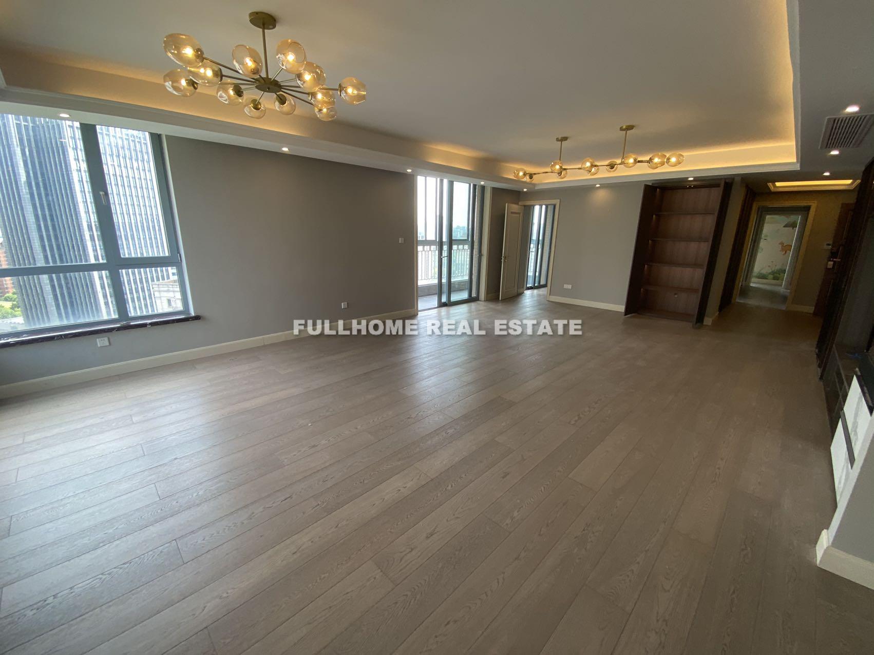 Same compound: Rich Garden, 4 bedrooms in Shanghai