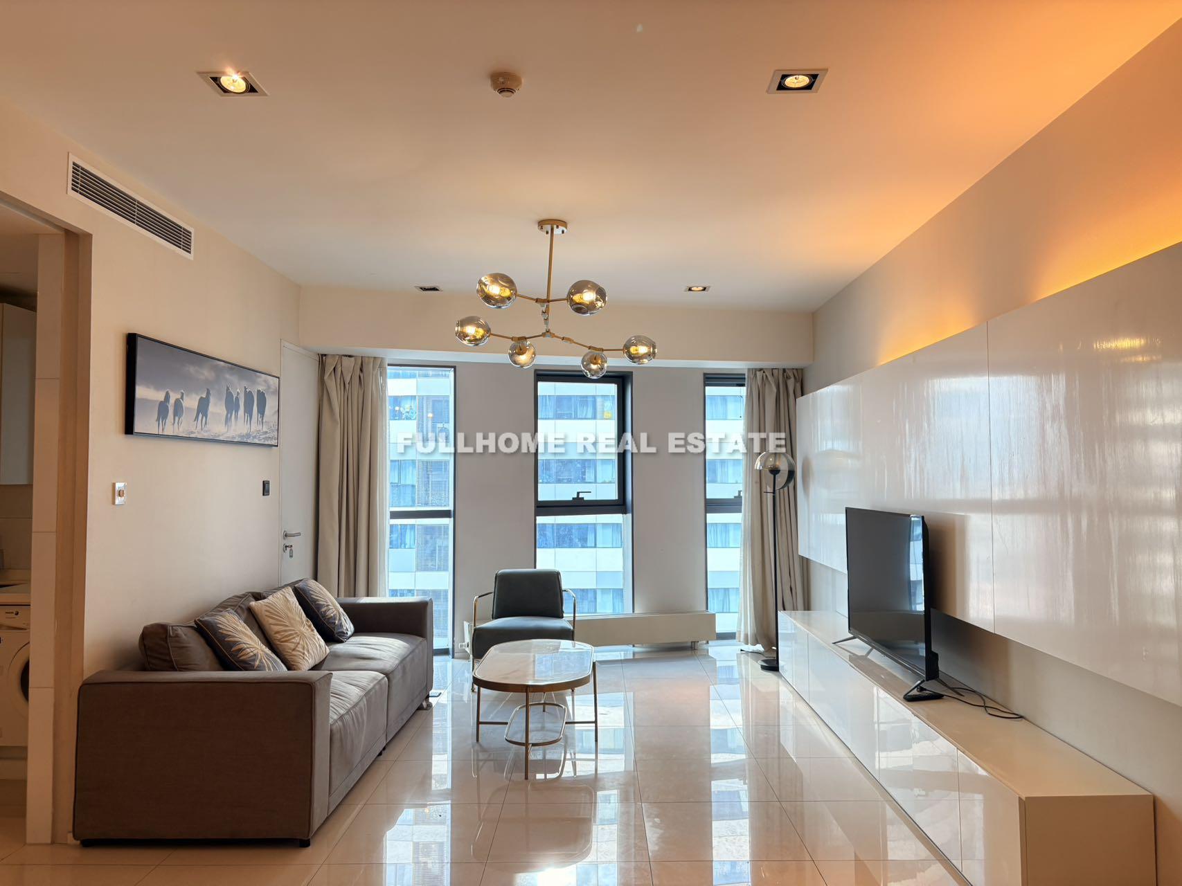 Same compound: Sanlitun SOHO, 2 bedrooms in Beijing