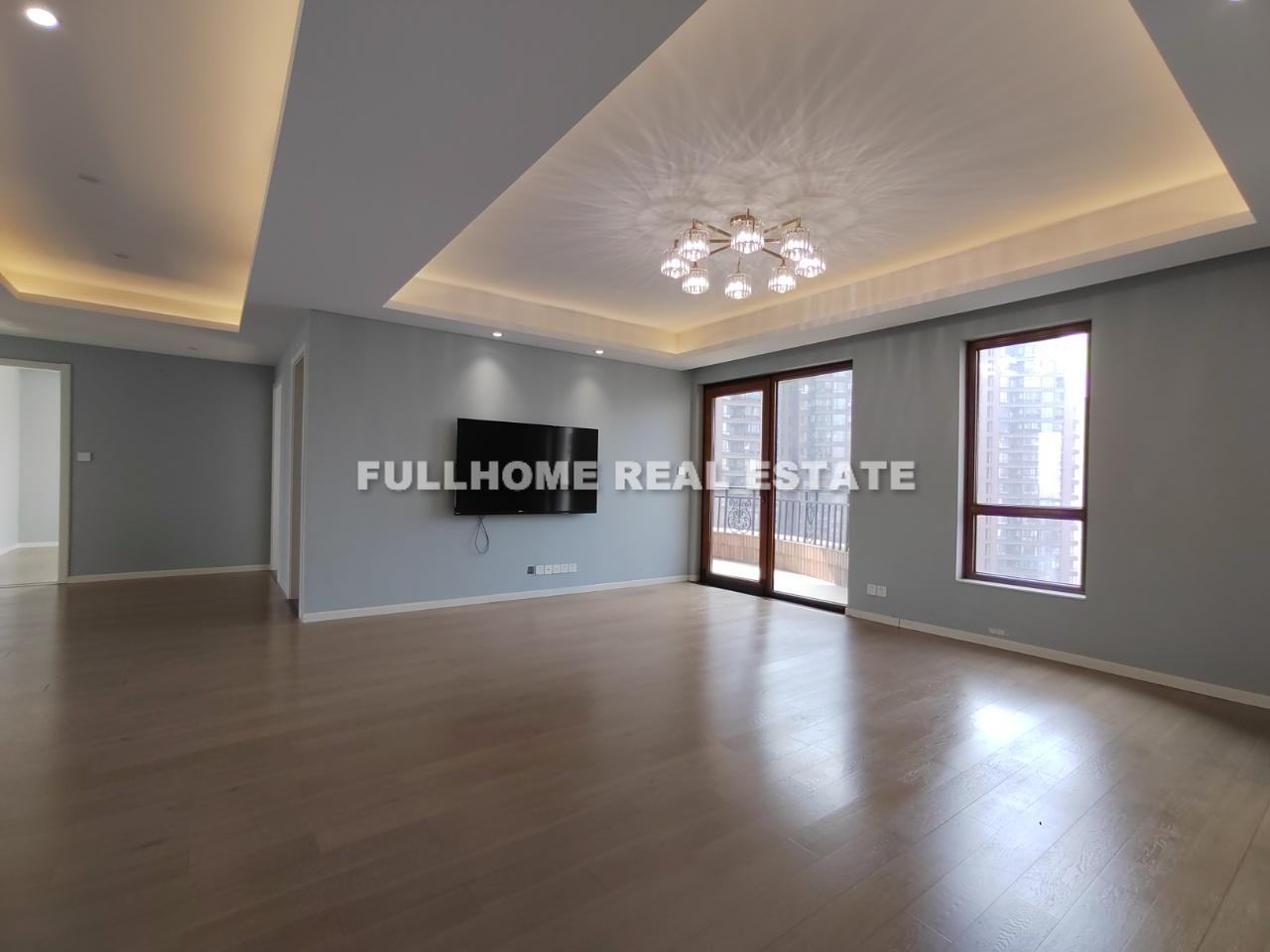 Same compound: Gubei International Plaza, 3 bedrooms in Shanghai
