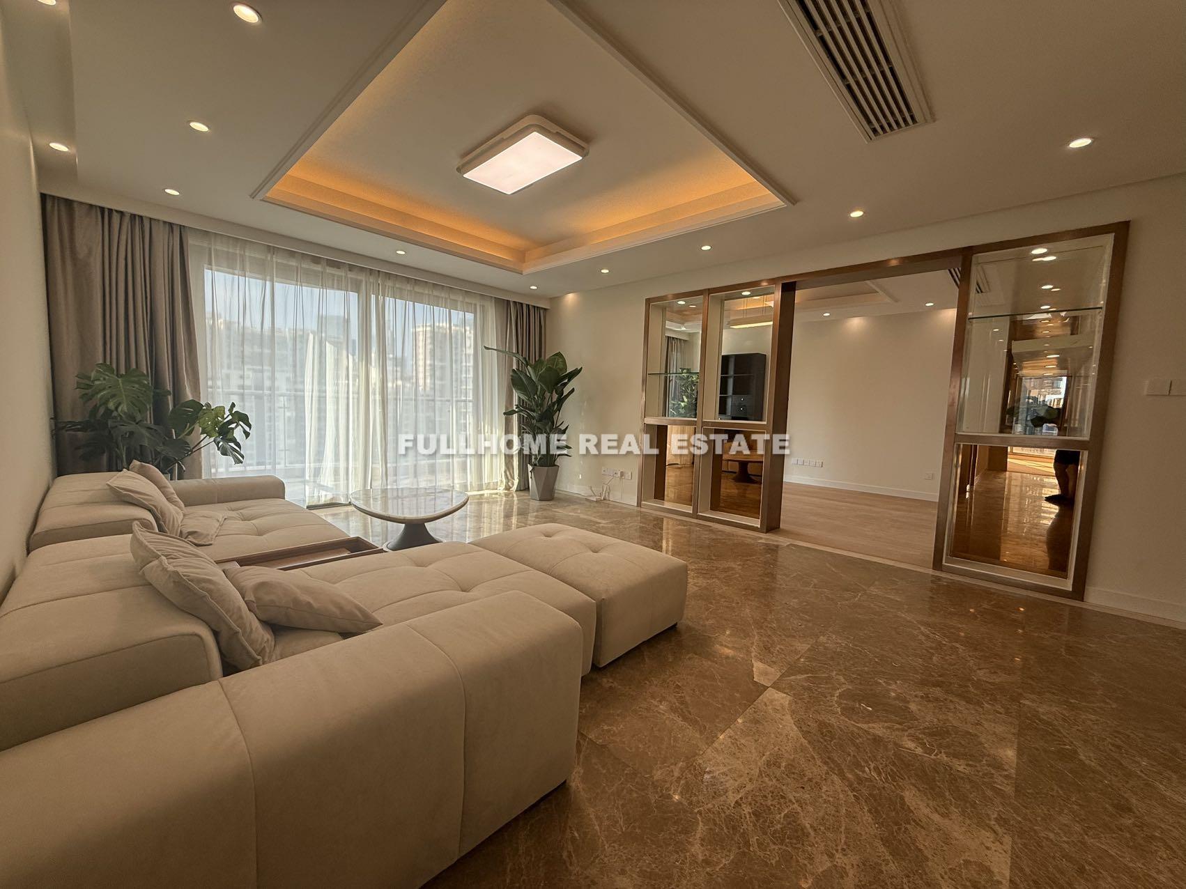 Same compound: Fortune Residence, 3 bedrooms in Shanghai
