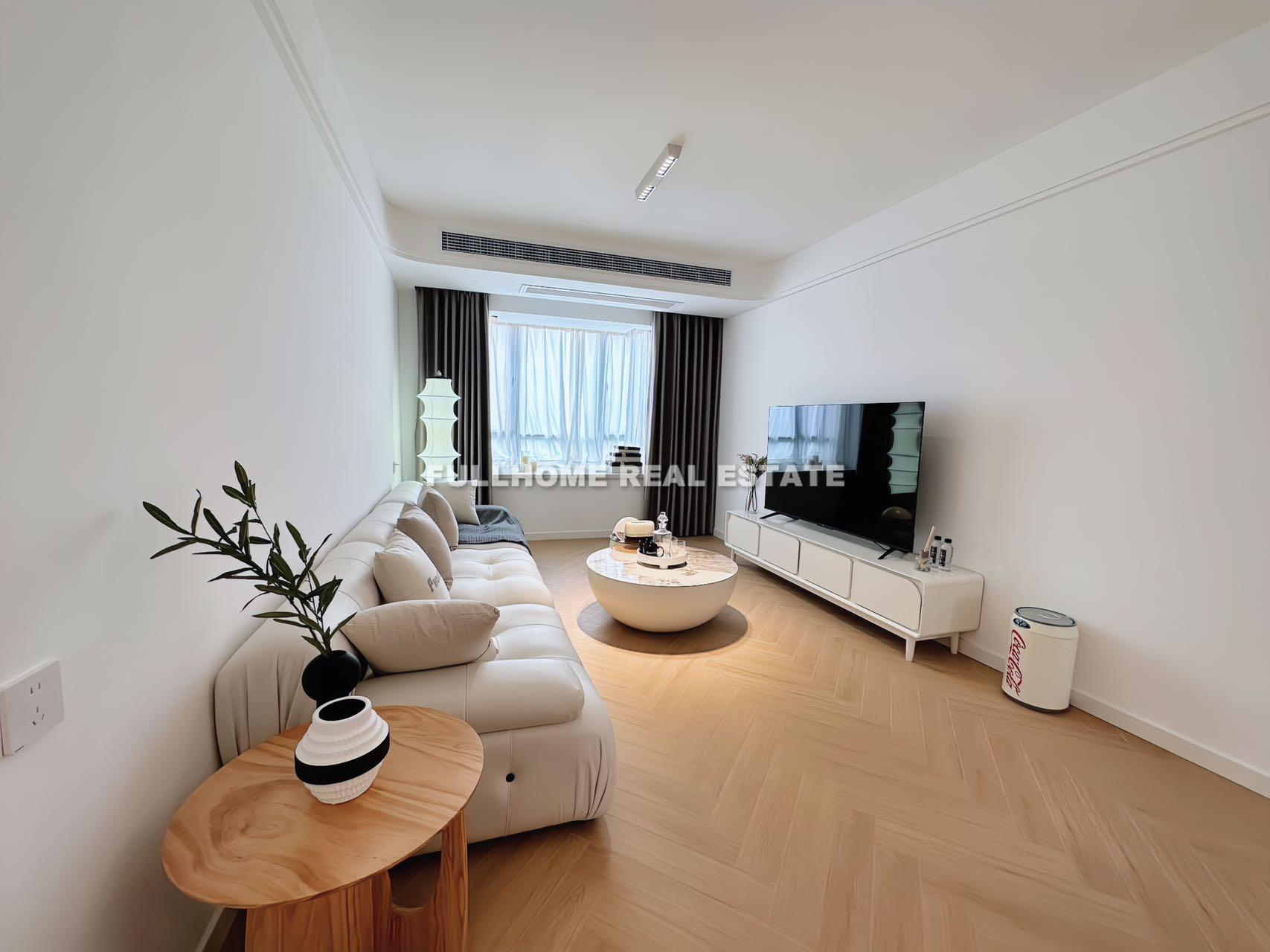 Same compound: First Block, 2 bedrooms in Shanghai