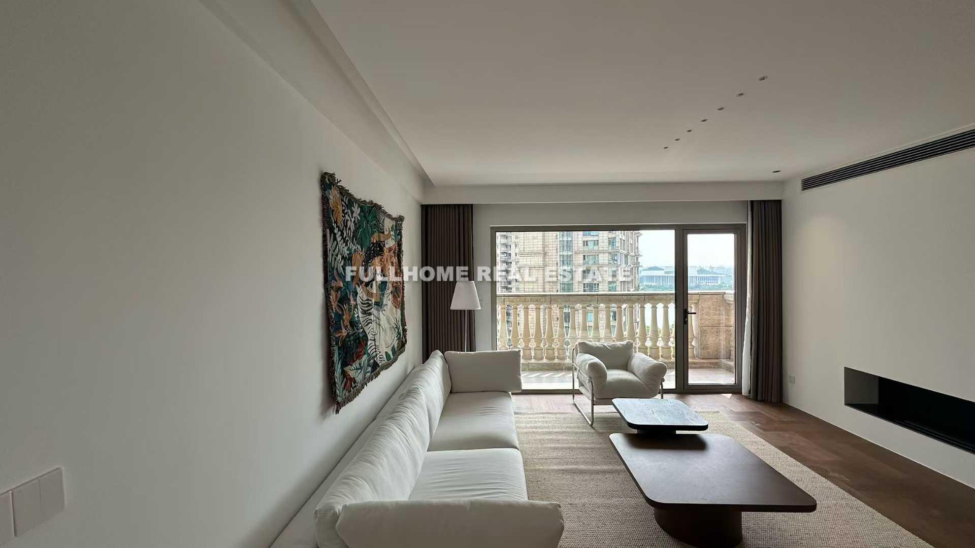Shanghai Bay - 4 bedroom apartment in Shanghai, Xujiahui, Downtown