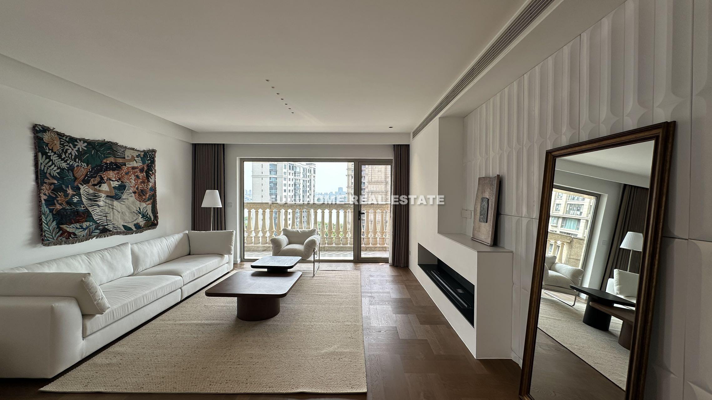 Same compound: Shanghai Bay, 4 bedrooms in Shanghai