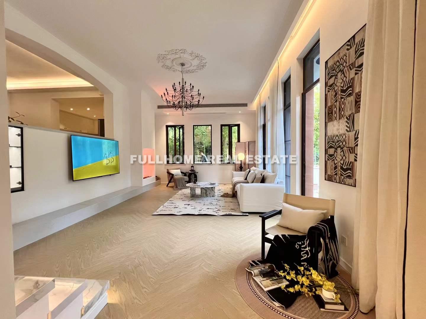 Similar property: Dream House, 5 bedrooms, 350 sqm in Shanghai