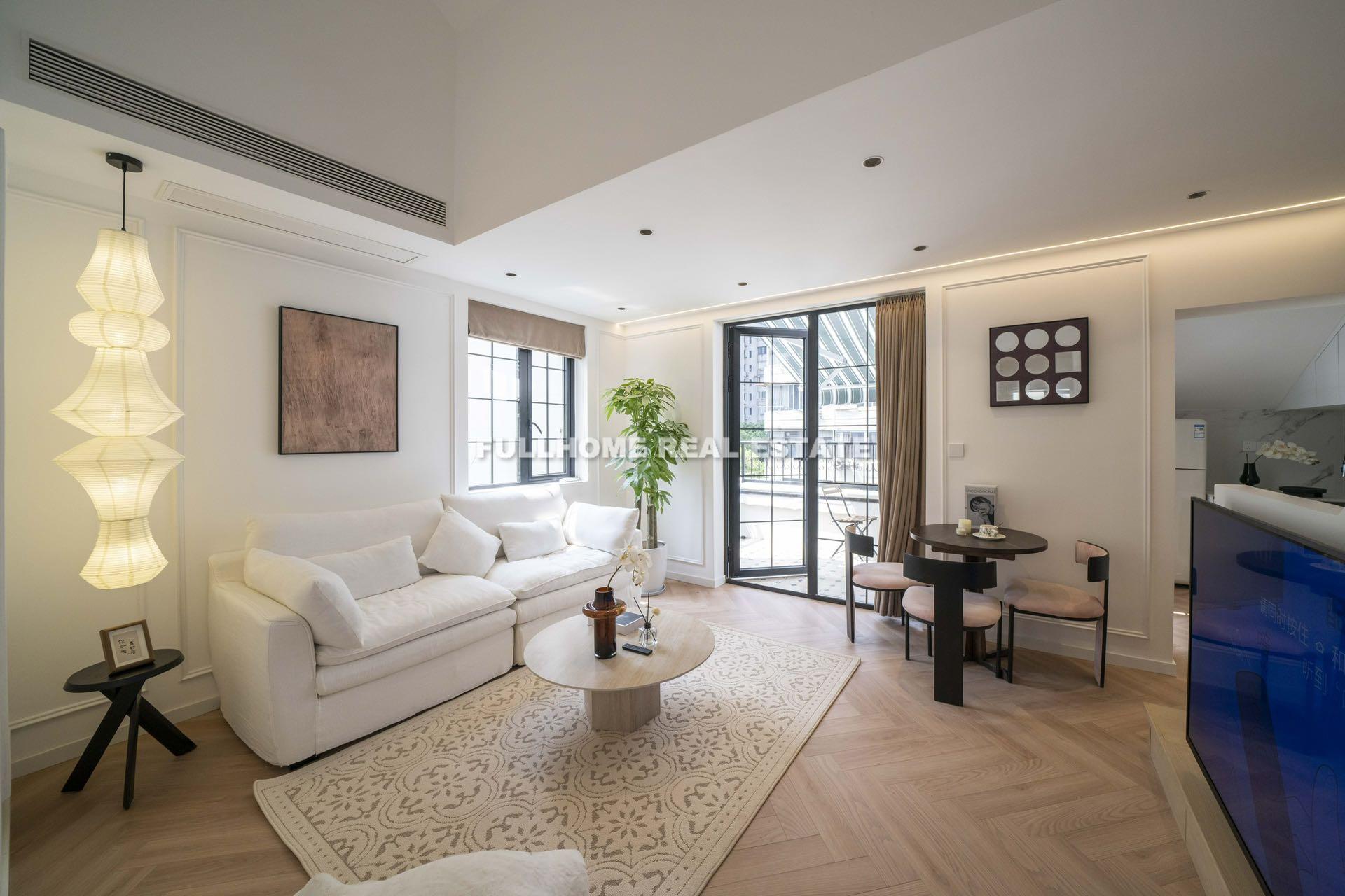 Same compound: Wu Ding Fang, 2 bedrooms in Shanghai