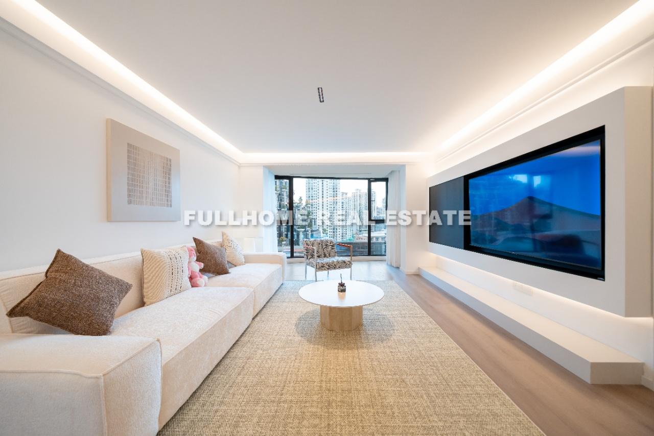 Zhong Yuan Liang Wan Cheng - 2 bedroom apartment in Shanghai, Putuo, Downtown