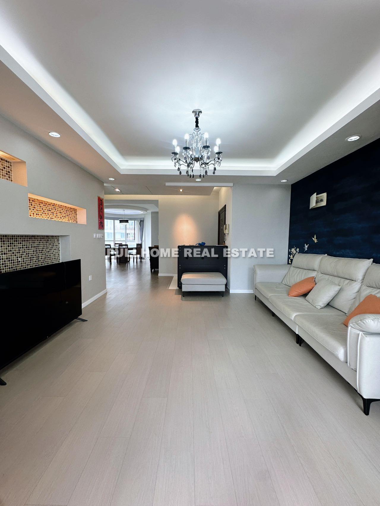 Same compound: Up Town, 3 bedrooms in Shanghai
