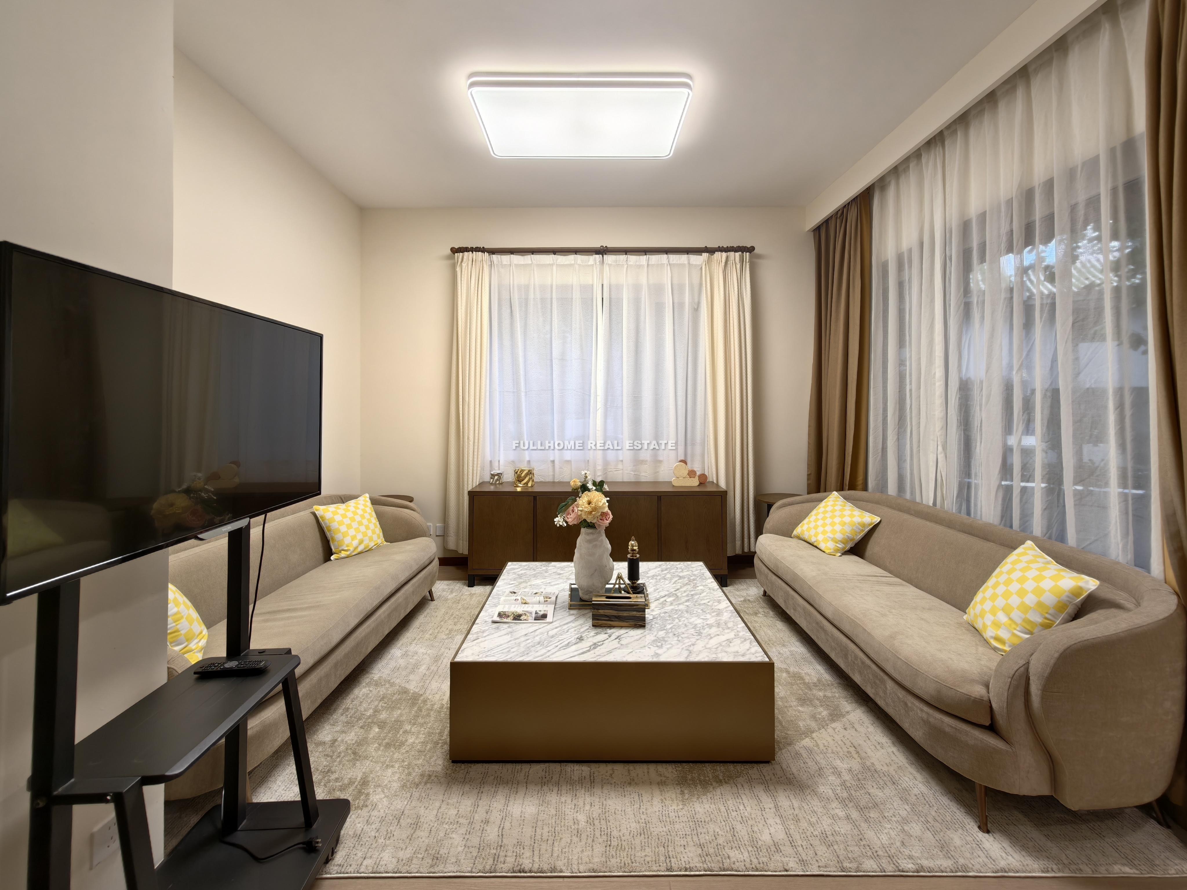 Similar property: East Lake Apartment, 5 bedrooms, 344 sqm in Beijing