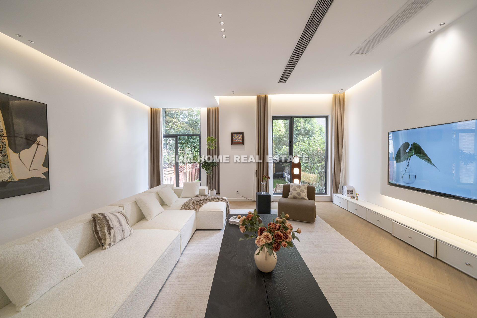 Similar property: Santa Villa, 6 bedrooms, 360 sqm in Shanghai