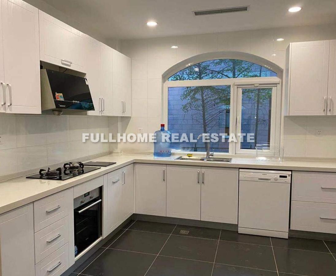 Same compound: King's Garden Villa, 4 bedrooms in Beijing