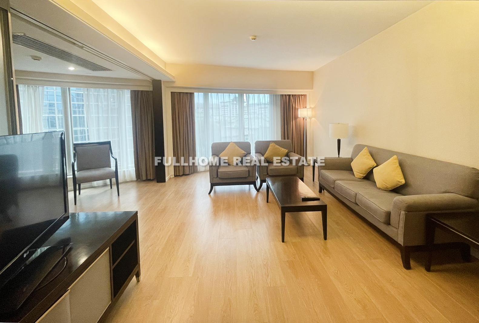 Same compound: Oriental Plaza The Tower Apartments, 2 bedrooms in Beijing