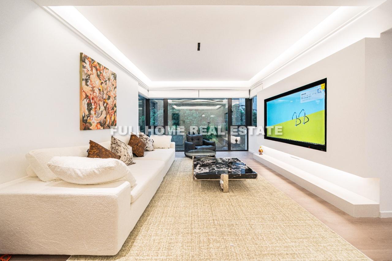 Similar property: Manhattan Heights（Yi Jing Yuan）, 3 bedrooms, 161 sqm in Shanghai