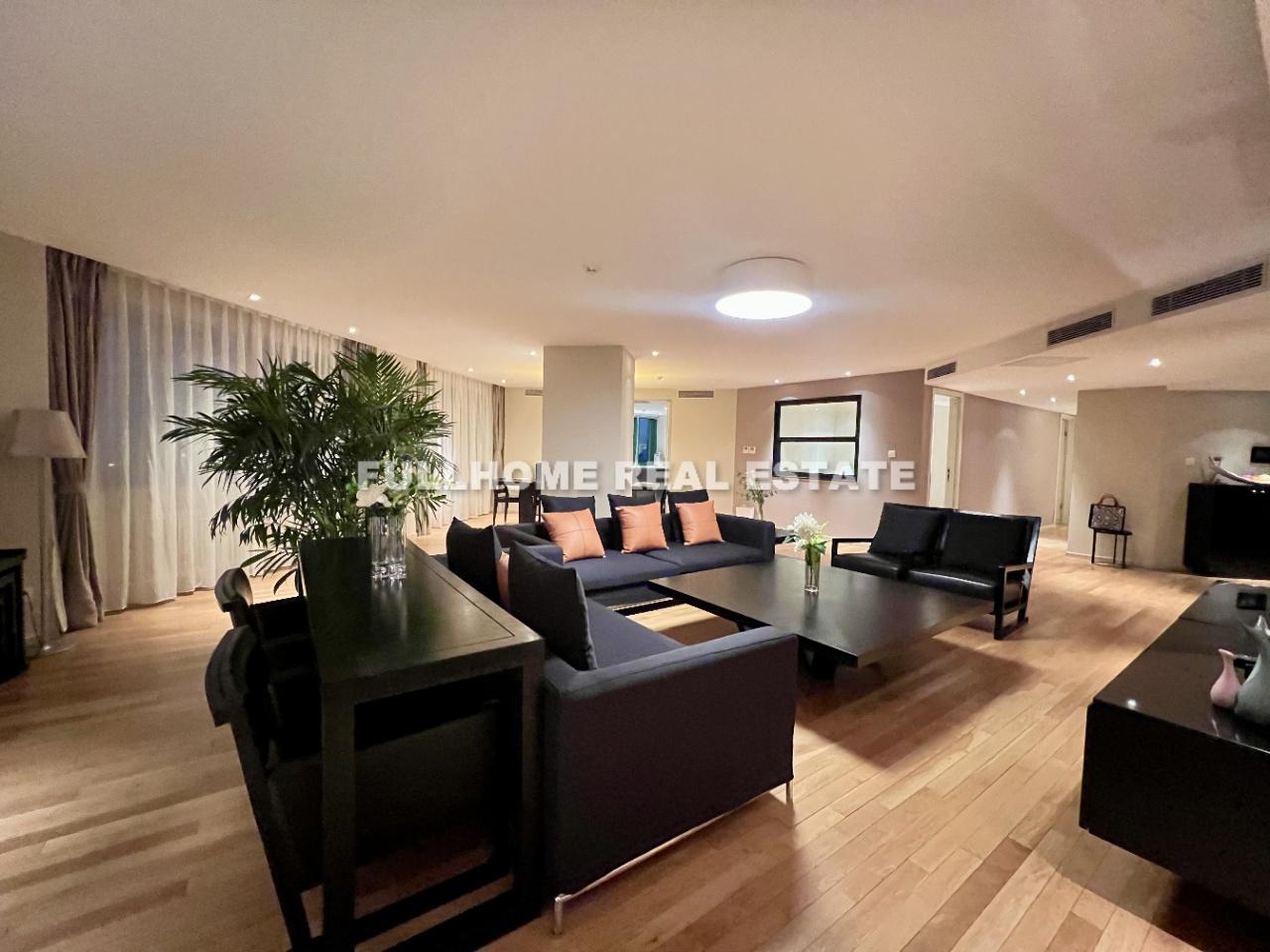 Same compound: East Gate Plaza, 4 bedrooms in Beijing