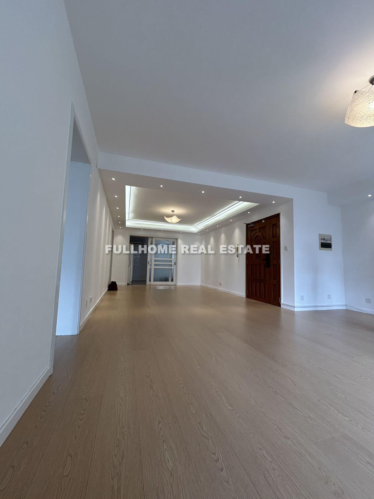 Yueyang Garden - 3 bedroom apartment in Shanghai, Downtown, Downtown