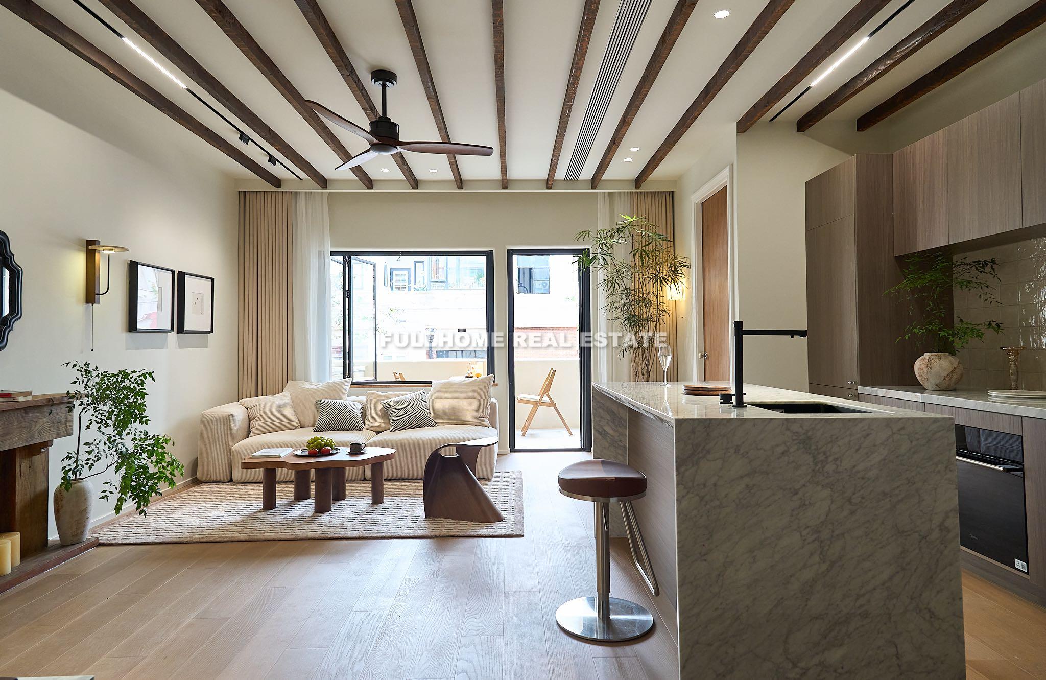 Similar property: No.1000-1600 West Beijing Road Old House, 4 bedrooms, 160 sqm in Shanghai