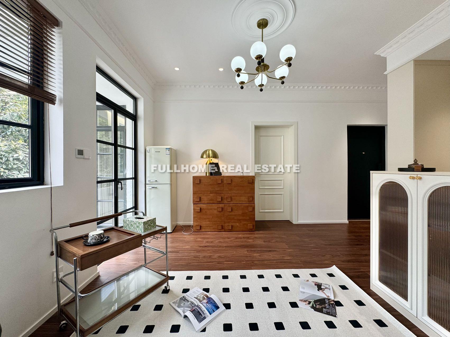 Same compound: Lane1-500 Wuyuan Road Old House, 1 bedrooms in Shanghai