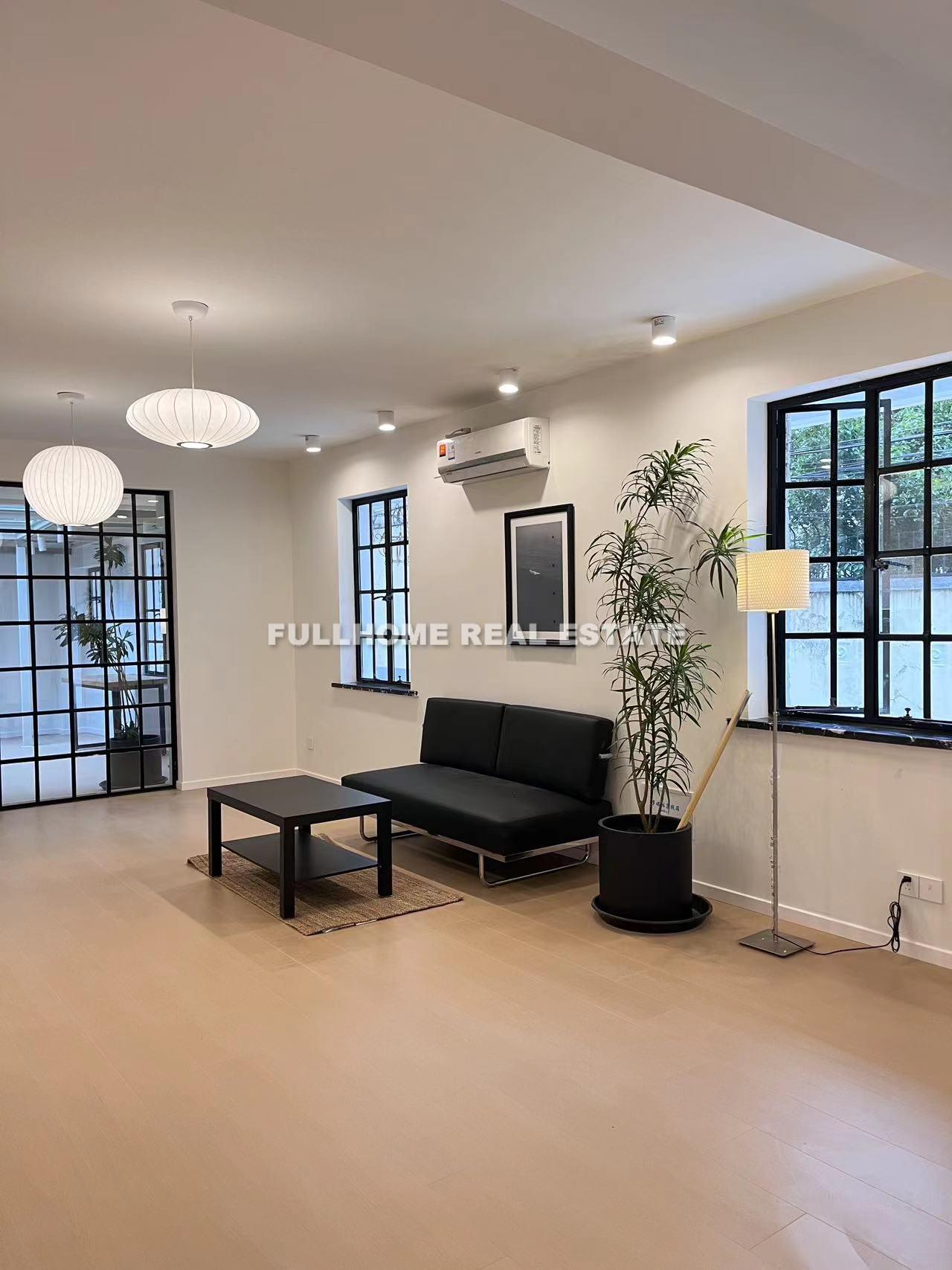 Same compound: Lane 1-400 Changle Road Old House, 1 bedrooms in Shanghai